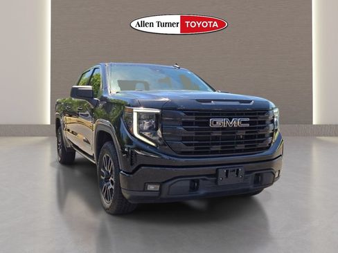 Used 2022 GMC Sierra 1500 Elevation w/ LPO, Elevation Black Package AWD/4WD image 2