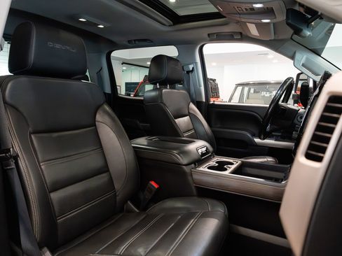 Used 2018 GMC Sierra 2500 Denali w/ Duramax Plus Package image 9