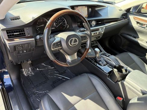 Used 2016 Lexus ES 350 w/ Navigation System Package FWD image 2