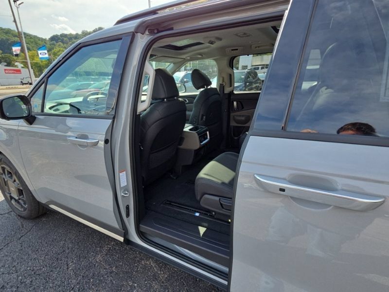 New 2027 Kia Carnival SX FWD image 21