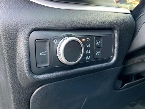 Used 2022 Ford Explorer XLT image 69