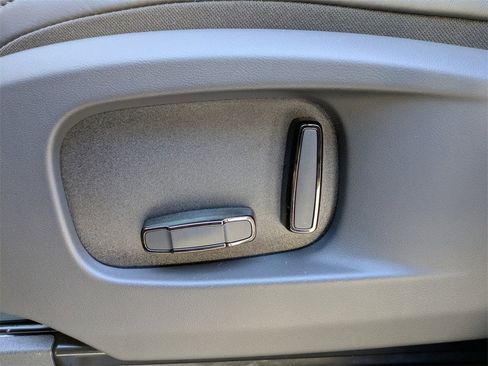 New 2026 Land Rover Defender 110 OCTA image 20