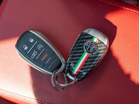 Used 2024 Alfa Romeo Giulia Veloce AWD/4WD image 30
