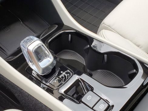 New 2026 Volvo XC40 B5 Ultra w/ Protection Package Premier image 16