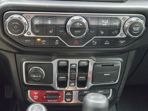 Used 2022 Jeep Wrangler Unlimited Rubicon w/ Xtreme Recon 35" Tire Package image 22