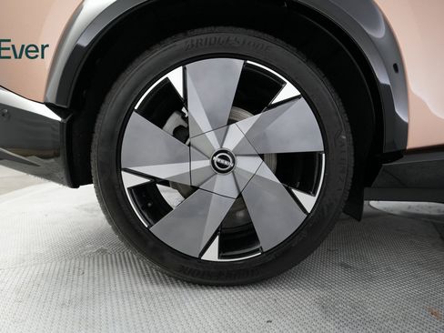 Used 2024 Nissan Ariya AWD image 17