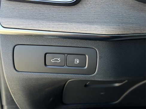 Used 2025 Volvo XC90 T8 Core image 13