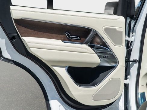 New 2025 Land Rover Range Rover SE image 27