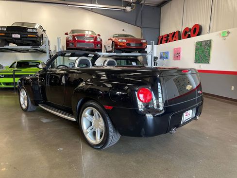 Used 2003 Chevrolet SSR w/ Preferred Equipment Group image 8
