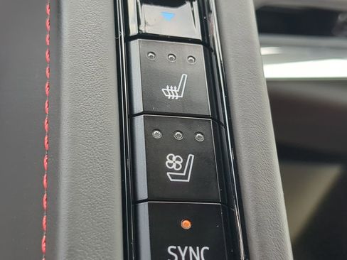 Used 2020 Chevrolet Corvette Stingray Premium Cpe w/ 3LT Preferred Equipment Group image 22