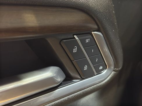 Used 2025 Chevrolet Silverado 1500 High Country w/ High Country Premium Package AWD/4WD image 36