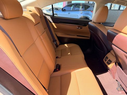 Used 2016 Lexus ES 350 w/ Premium Package w/Wood Trim image 21