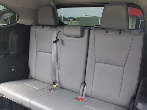 Used 2023 Toyota Highlander Limited FWD image 17