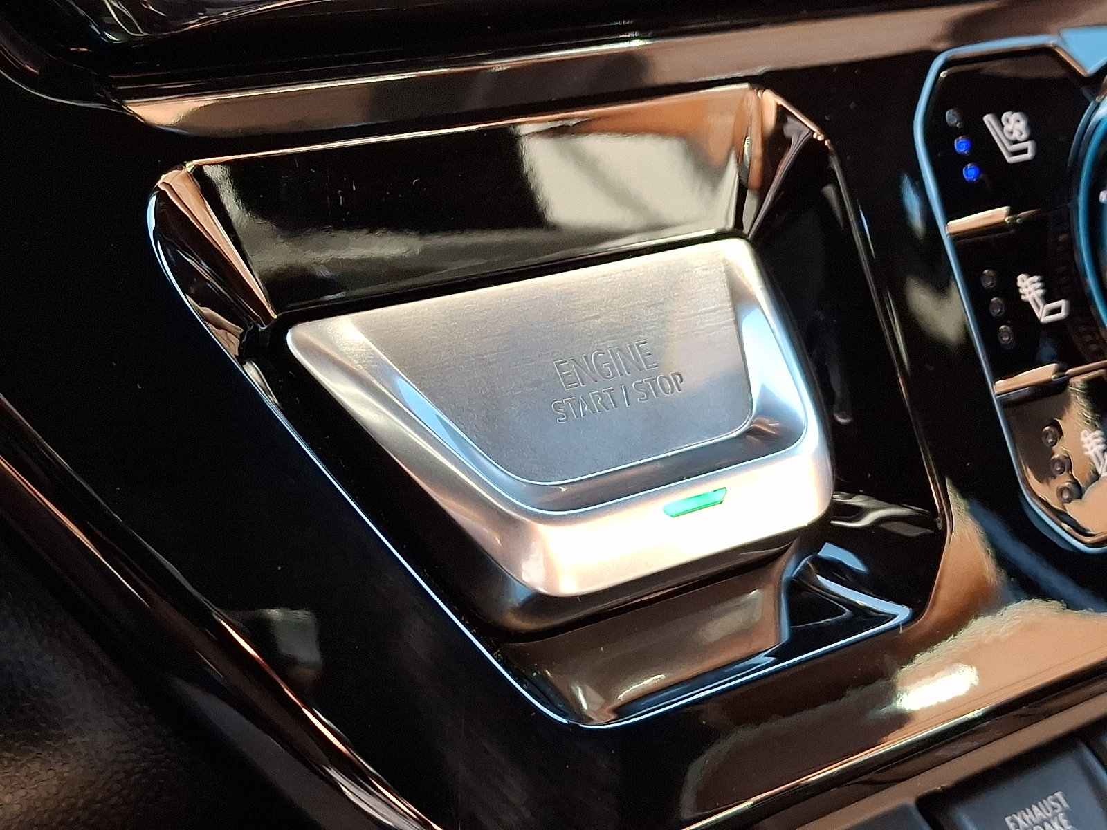 Certified 2026 GMC Sierra 3500 Denali Ultimate AWD/4WD image 24