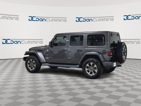 Used 2018 Jeep Wrangler Unlimited Sahara AWD/4WD image 7