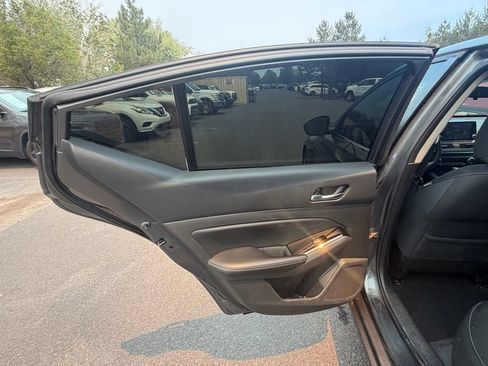 Used 2021 Nissan Altima 2.5 SV FWD image 16