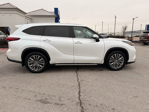 Used 2022 Toyota Highlander Platinum image 9