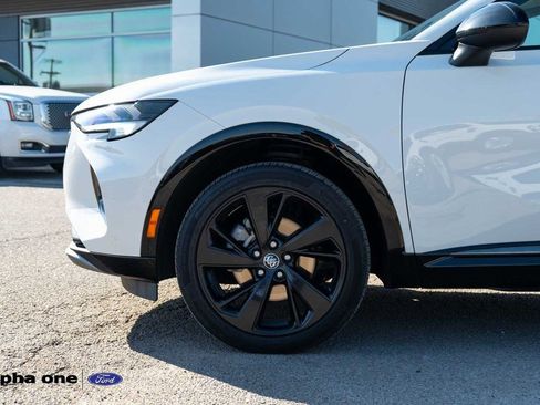 Used 2023 Buick Envision Essence w/ Sport Touring Package FWD image 9