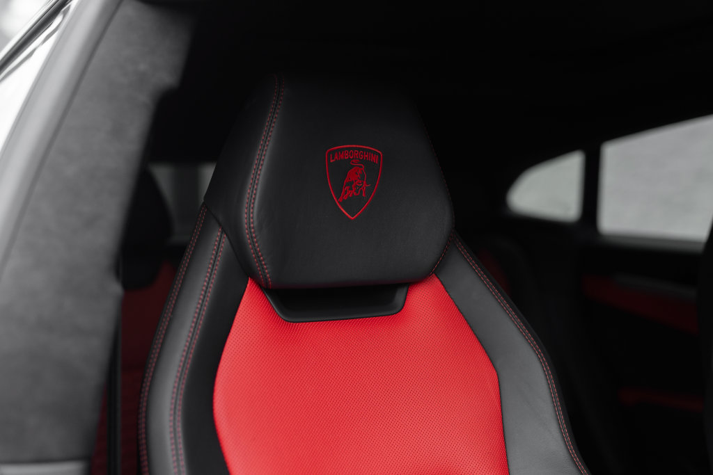 Used 2021 Lamborghini Urus AWD/4WD image 32