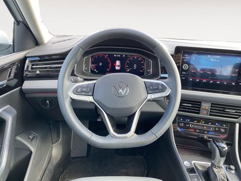Used 2025 Volkswagen Jetta SEL FWD image 10