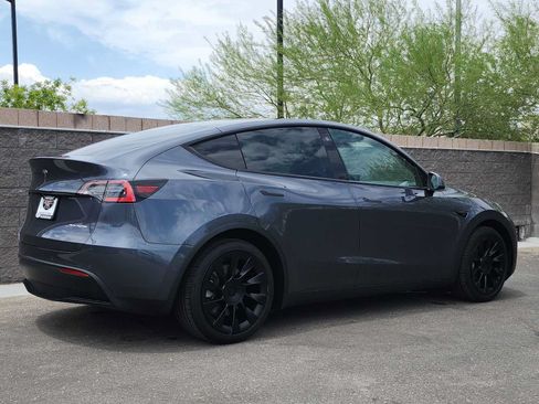 Used 2021 Tesla Model Y Long Range AWD/4WD image 8