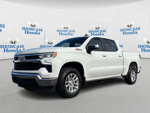 Used 2024 Chevrolet Silverado 1500 LT w/ Z71 Off-Road Package image 2