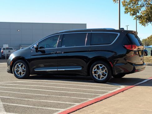 Used 2019 Chrysler Pacifica Limited image 6