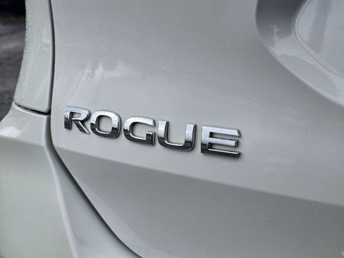 Used 2018 Nissan Rogue SV AWD/4WD image 14