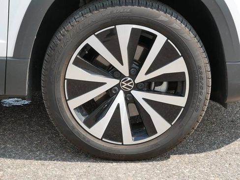 Certified 2022 Volkswagen Taos SE w/ IQ.Drive SE Package AWD/4WD image 9
