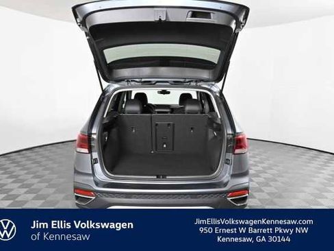 Certified 2023 Volkswagen Taos SE image 9
