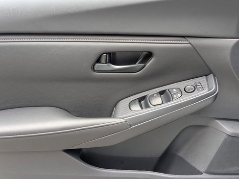 Used 2025 Nissan Sentra S FWD image 11