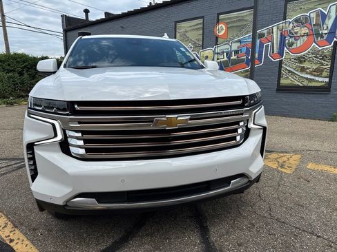 Used 2023 Chevrolet Suburban High Country AWD/4WD image 2