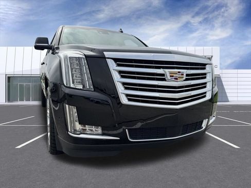 Used 2018 Cadillac Escalade ESV Platinum AWD/4WD image 8