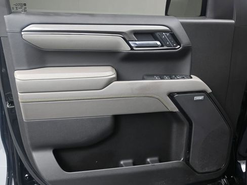 Used 2025 Chevrolet Silverado 1500 ZR2 w/ Technology Package image 11