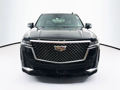 Used 2024 Cadillac Escalade ESV Luxury image 2