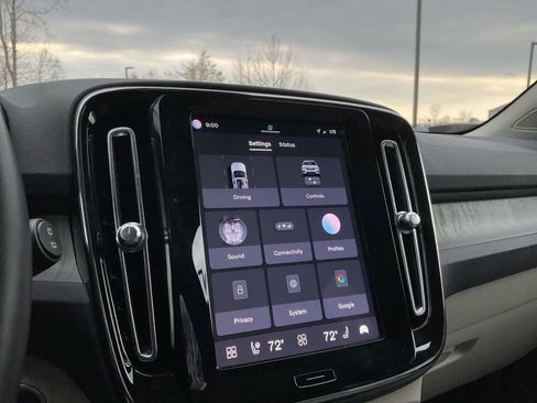 Certified 2024 Volvo XC40 B5 Plus w/ Climate Package image 26