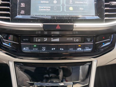 Used 2016 Honda Accord Touring image 27