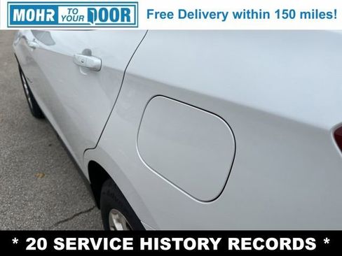 Used 2018 Chevrolet Equinox LT w/ Sun & Infotainment Package image 9