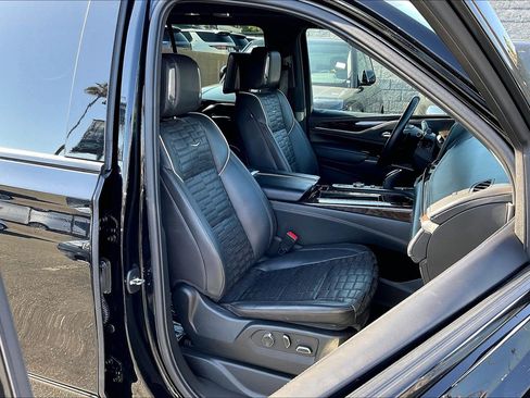 Used 2023 Cadillac Escalade Sport Platinum AWD/4WD image 7