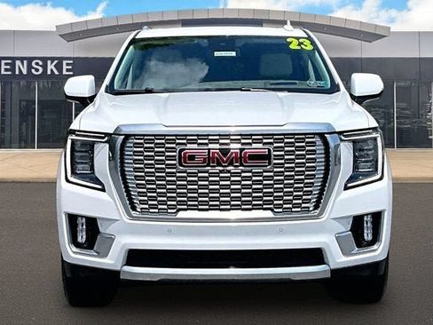 Used 2023 GMC Yukon XL Denali AWD/4WD image 3