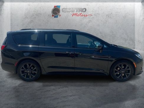 Used 2018 Chrysler Pacifica Touring-L Plus w/ S Appearance Package FWD image 7