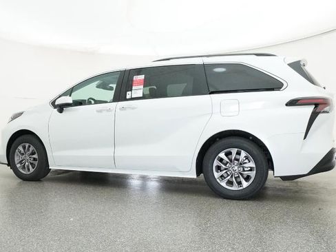 New 2026 Toyota Sienna XLE image 20