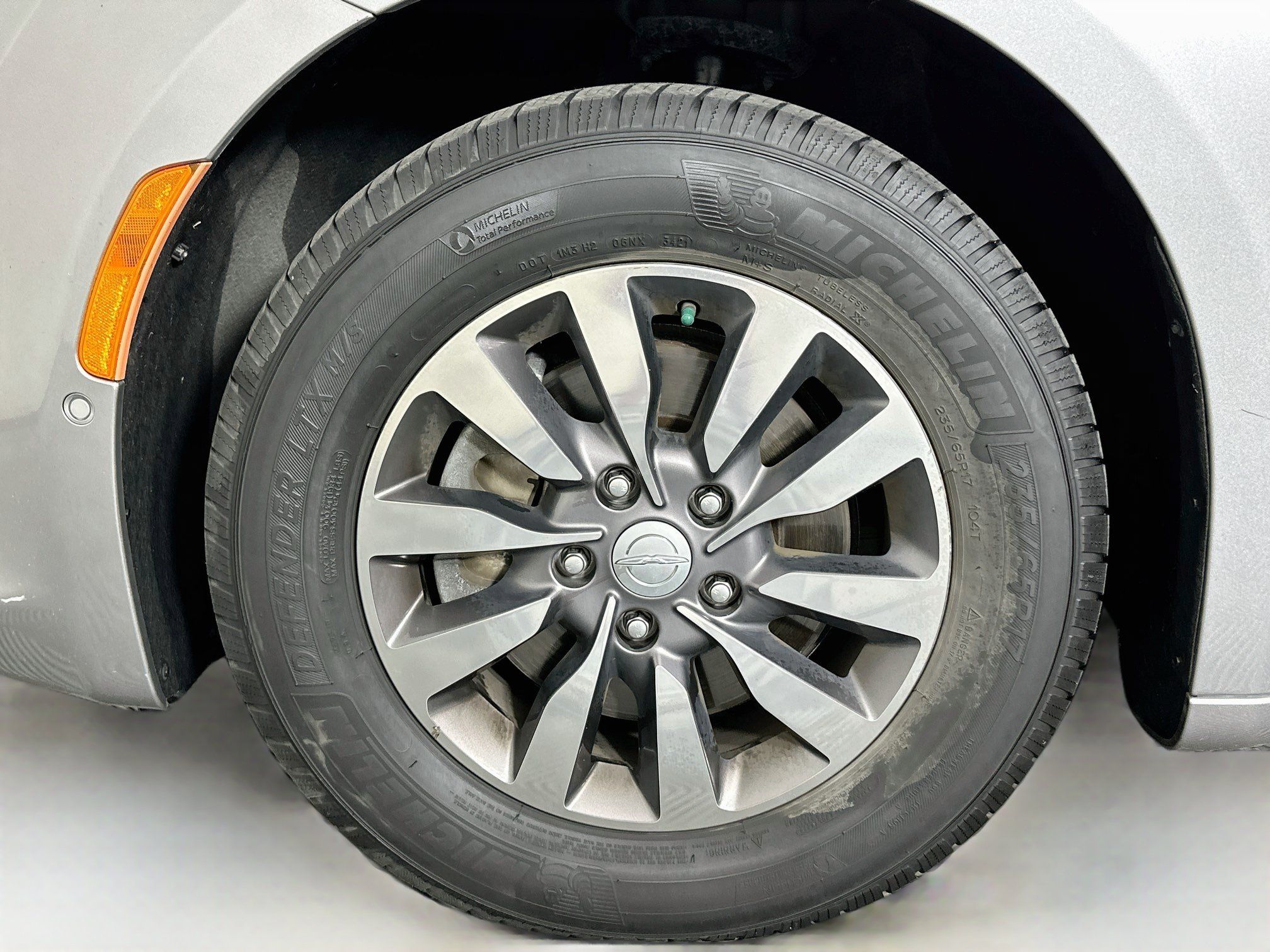 Used 2019 Chrysler Pacifica Touring-L Plus w/ Advanced Safetytec Group FWD image 11