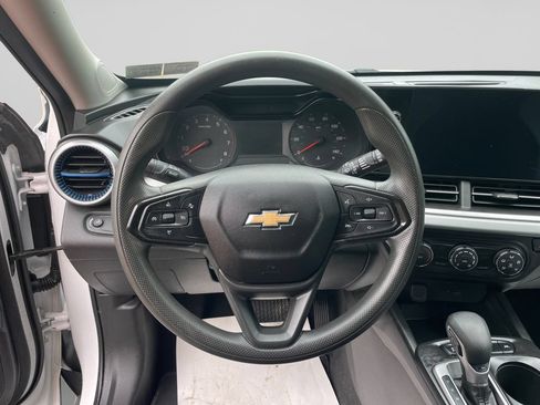 Used 2024 Chevrolet Trax LS FWD image 24