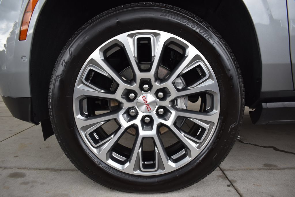 Used 2026 GMC Yukon XL Denali w/ Sun & Power Step Package AWD/4WD image 13