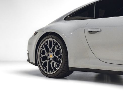 Used 2025 Porsche 911 Carrera RWD image 14