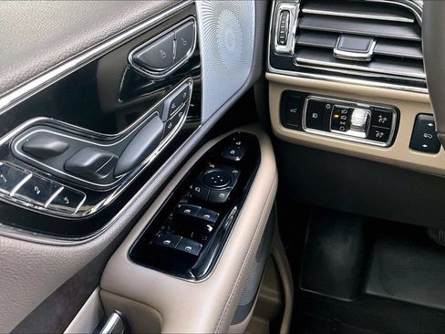 Used 2024 Lincoln Navigator Reserve AWD/4WD image 37