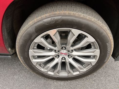 Used 2021 GMC Yukon XL Denali w/ Denali Premium Package image 13