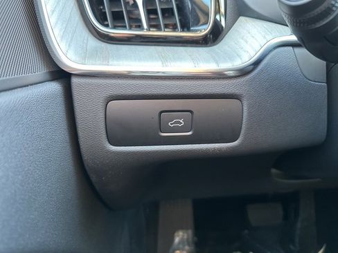 Certified 2025 Volvo XC60 B5 Plus image 31