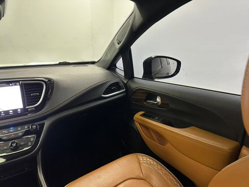 Used 2022 Chrysler Pacifica Pinnacle image 42